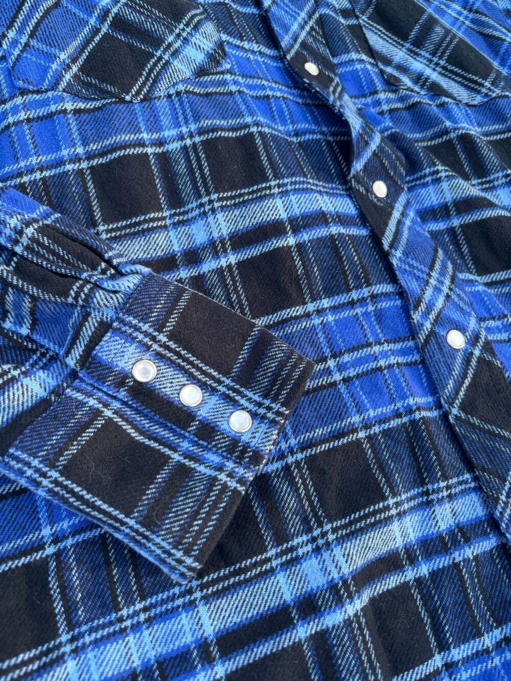 (2)Wrangler Mens Blue and Black Plaid Pearl Snap heavy Flannel size XL - Picture 2 of 10